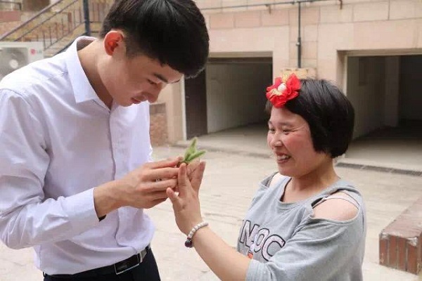 远行·爱丨“感动”与“被感动” 远行·爱丨“感动”与“被感动”