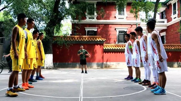 远行地产与天安门武警部队联谊活动 远行地产与天安门武警部队联谊活动