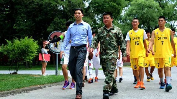 远行地产与天安门武警部队联谊活动 远行地产与天安门武警部队联谊活动